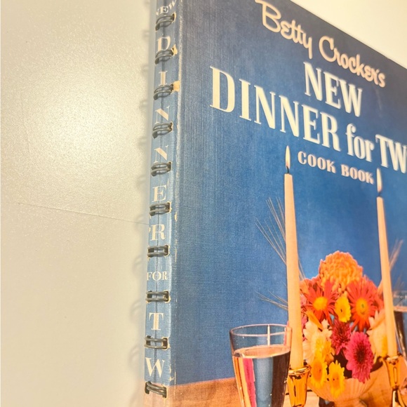 Vtg 1964 Betty Crocker's New Dinner for 2 Two Cookbook 1st Ed 1st Print Spiral - Picture 3 of 6